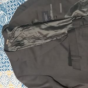 Very Nice Banana Republic complete Suit for sale.